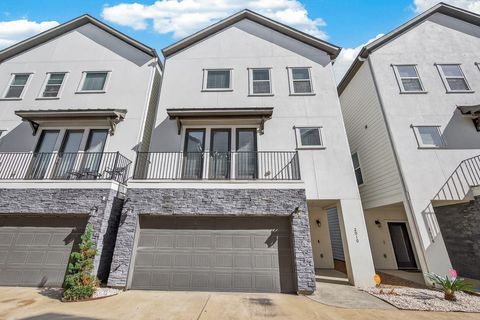 Photo of 2010 Saint Charles Street, Houston, TX 77003 (MLS # 62594782)