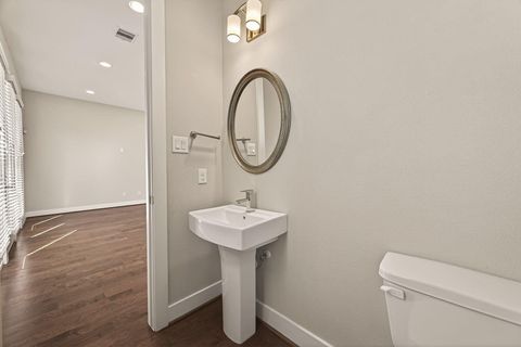 Tiny photo for 2010 Saint Charles Street, Houston, TX 77003 (MLS # 62594782)