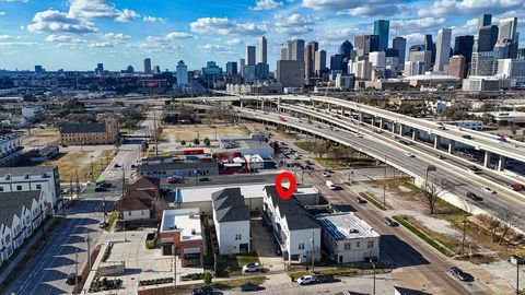 Tiny photo for 2010 Saint Charles Street, Houston, TX 77003 (MLS # 62594782)