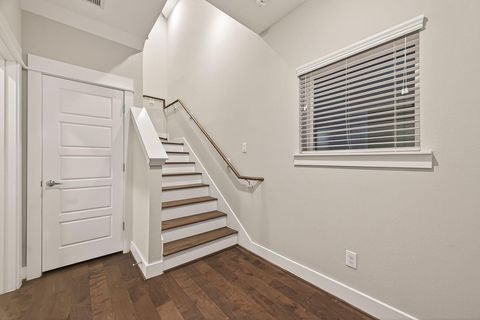 Tiny photo for 2010 Saint Charles Street, Houston, TX 77003 (MLS # 62594782)