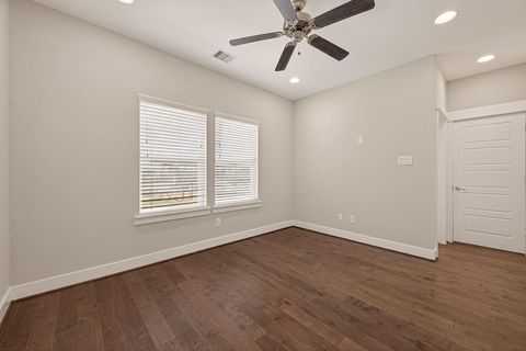 Tiny photo for 2010 Saint Charles Street, Houston, TX 77003 (MLS # 62594782)