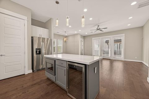 Tiny photo for 2010 Saint Charles Street, Houston, TX 77003 (MLS # 62594782)