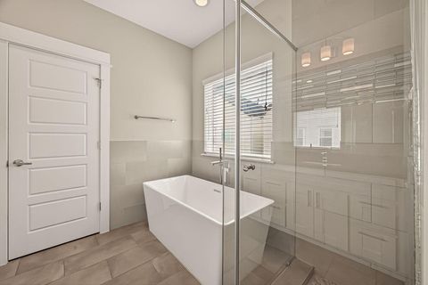 Tiny photo for 2010 Saint Charles Street, Houston, TX 77003 (MLS # 62594782)