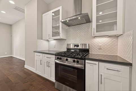 Tiny photo for 2010 Saint Charles Street, Houston, TX 77003 (MLS # 62594782)