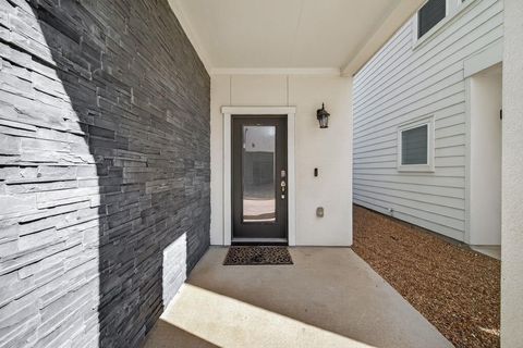 Tiny photo for 2010 Saint Charles Street, Houston, TX 77003 (MLS # 62594782)