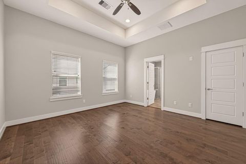 Tiny photo for 2010 Saint Charles Street, Houston, TX 77003 (MLS # 62594782)
