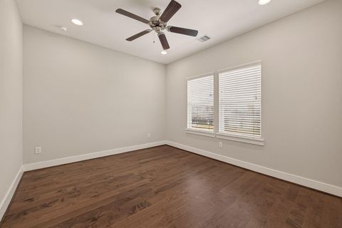 Tiny photo for 2010 Saint Charles Street, Houston, TX 77003 (MLS # 62594782)