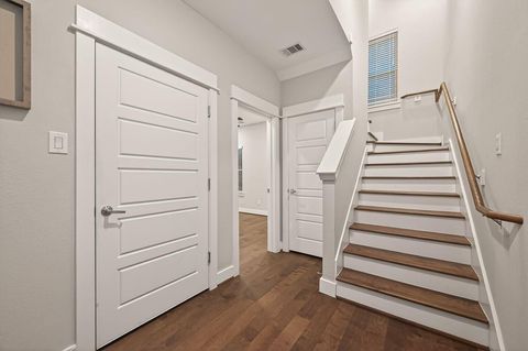 Tiny photo for 2010 Saint Charles Street, Houston, TX 77003 (MLS # 62594782)