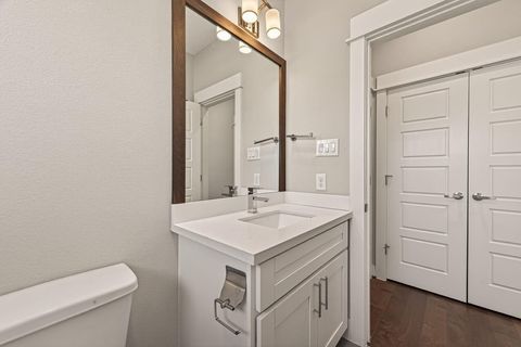 Tiny photo for 2010 Saint Charles Street, Houston, TX 77003 (MLS # 62594782)