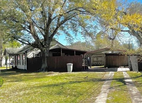Photo of 5220 E Parkway Drive, Beaumont, TX 77705 (MLS # 92521733)