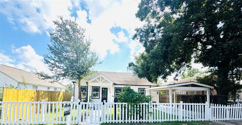 Photo of 4716 Siegel Street, Houston, TX 77009 (MLS # 91517861)