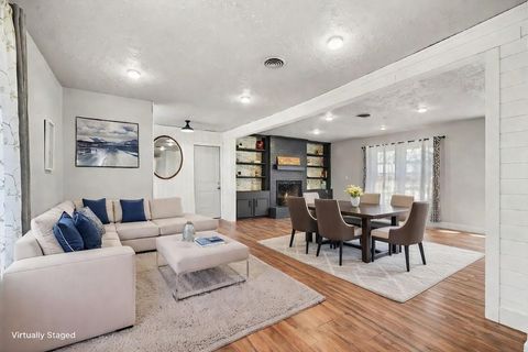 Photo of 101 W Larkspur Drive, Hillcrest Village, TX 77511 (MLS # 38824874)