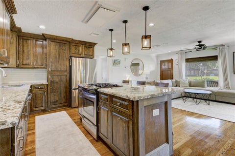 Photo of 3007 Topham Circle, Houston, TX 77018 (MLS # 30138470)