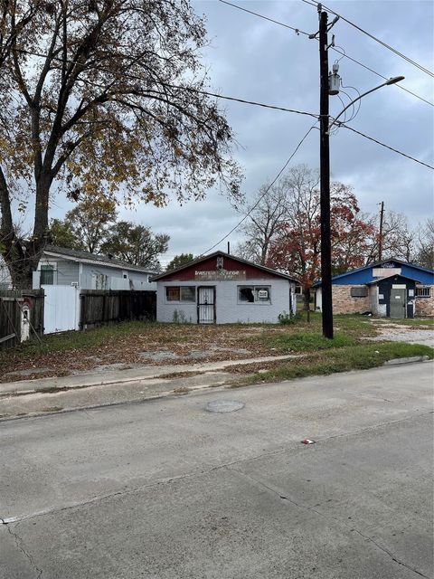 Photo of 7413 W Montgomery Road, Houston, TX 77091 (MLS # 35370454)