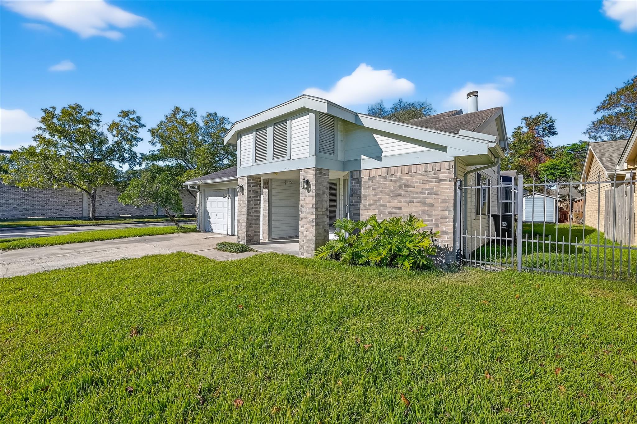 2238 Sentinal Oaks Street