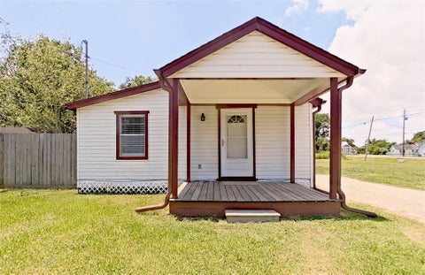 Photo of 706 S Blackwell Street, La Porte, TX 77571 (MLS # 60365383)