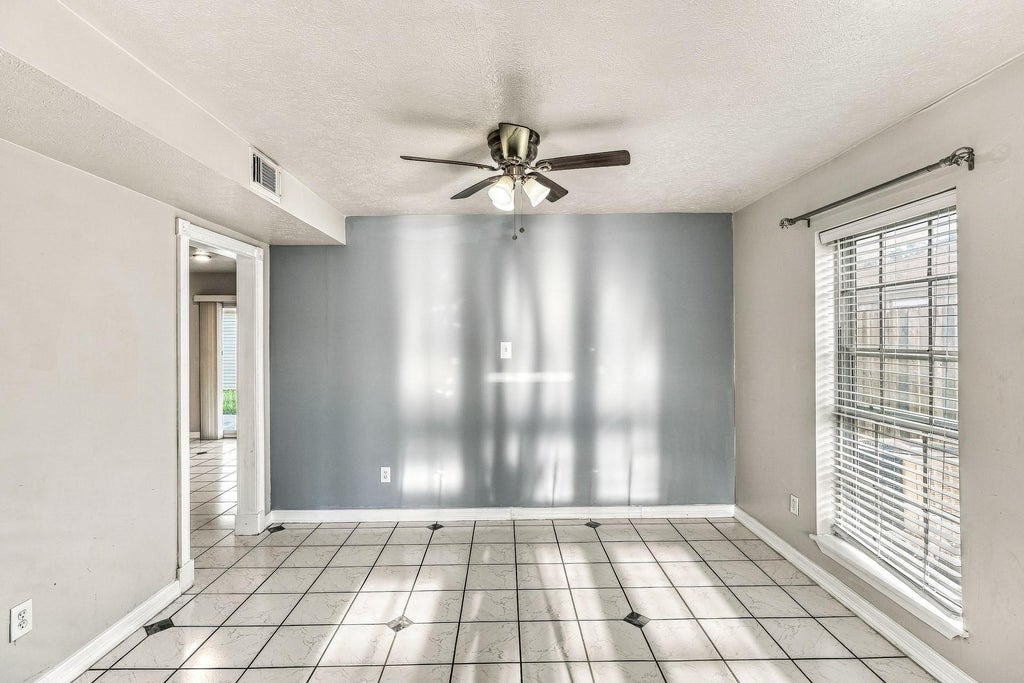 Photo of 10027 Glenkirk Drive, Houston, TX 77089 (MLS # 72164367)