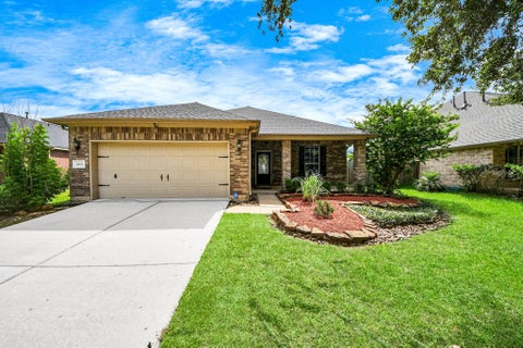 Homes For Sale - 1805 Jasmine Hollow Lane<br/> Pearland, TX 77581