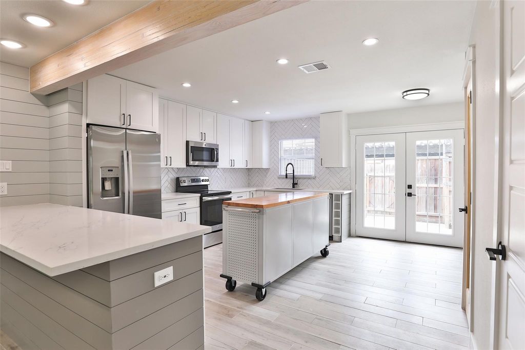 Photo of 9511 Fondren Road, Houston, TX 77074 (MLS # 94147251)