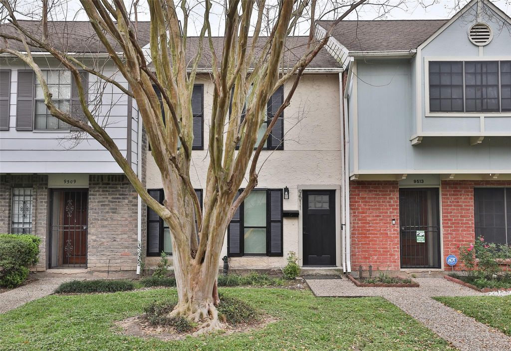 Photo of 9511 Fondren Road, Houston, TX 77074 (MLS # 94147251)