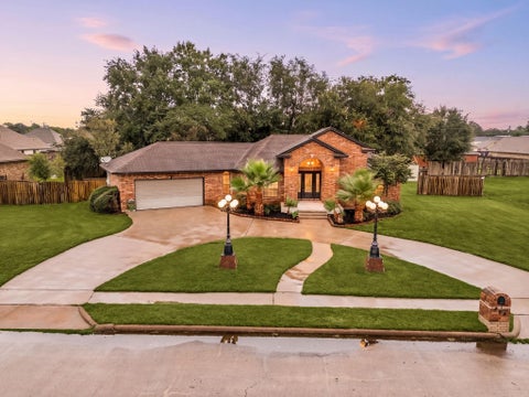 Photo of 208 Tracy Street, Angleton, TX 77515 (MLS # 98236879)