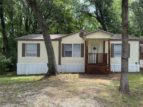 Photo of 15240 Paradise Cove Dr, Willis, TX 77318 (MLS # 59186588)