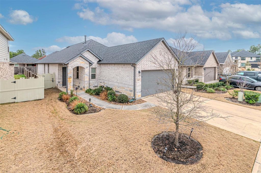 Photo of 16887 Pink Wintergreen Drive, Conroe, TX 77385 (MLS # 29402110)