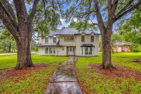 Photo of 561 Brandon Road, Conroe, TX 77302 (MLS # 60551145)