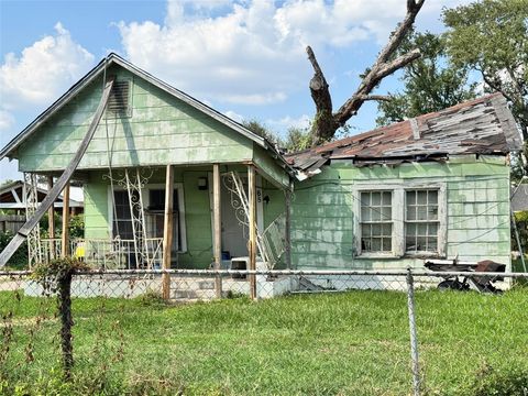 Photo of 65 Neyland Street, Houston, TX 77022 (MLS # 36583724) Photo of 65 Neyland Street, Houston, TX 77022 (MLS # 36583724)