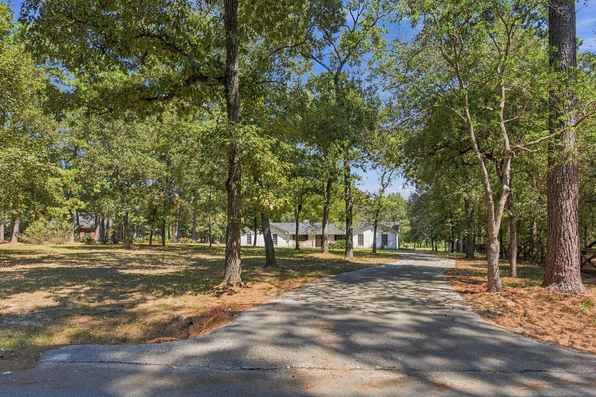 16402 Surrey Lane
