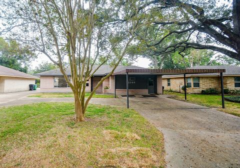 Photo of 2203 Bron Holly Drive, Houston, TX 77018 (MLS # 95890089)