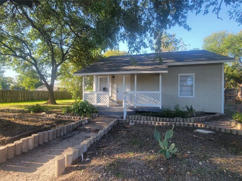 Photo of 2526 3rd 1/2 Avenue N, Texas City, TX 77590 (MLS # 93533028)