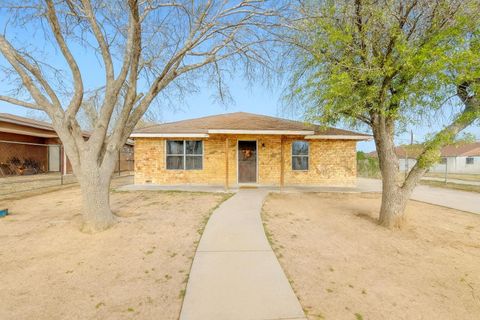Photo of 905 Avenue T, Del Rio, TX 78840 (MLS # 65782510) Photo of 905 Avenue T, Del Rio, TX 78840 (MLS # 65782510)