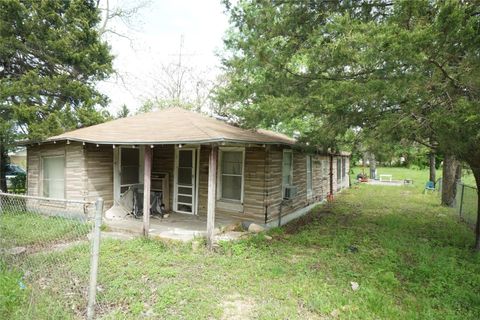 Photo of 1003 N Jefferson Avenue, Cameron, TX 76520 (MLS # 35161844) Photo of 1003 N Jefferson Avenue, Cameron, TX 76520 (MLS # 35161844)
