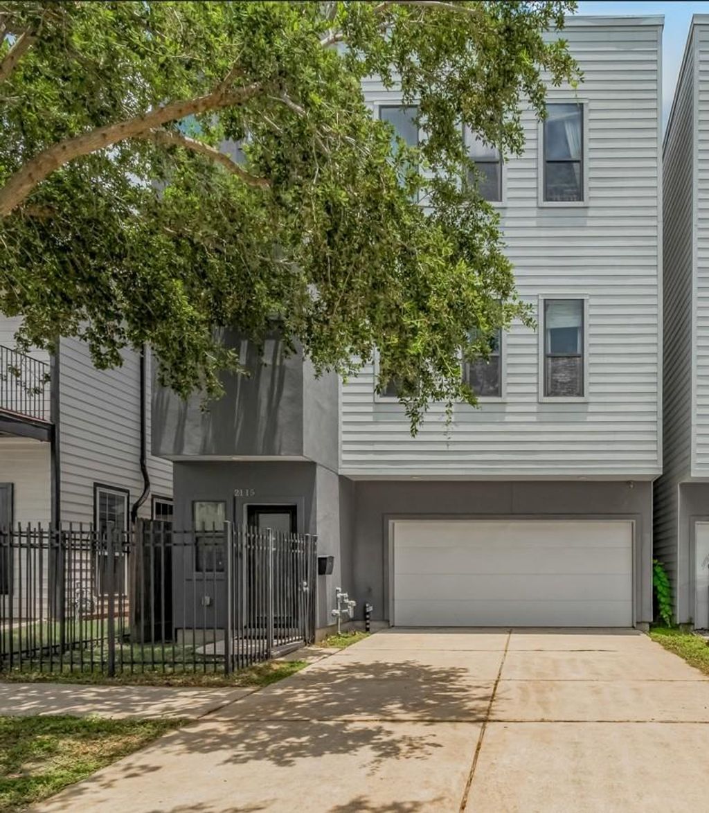 Photo of 2115 Hadley Street, Houston, TX 77003 (MLS # 92565611)