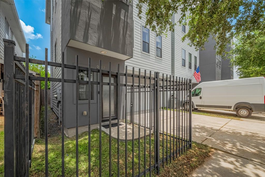 Photo of 2115 Hadley Street, Houston, TX 77003 (MLS # 92565611)