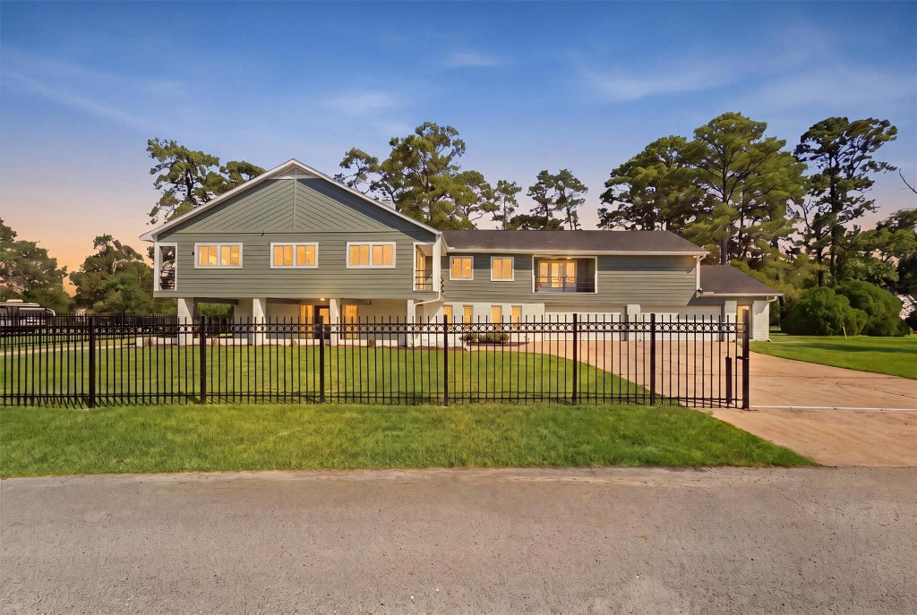 Photo of 219 Page Lane, Huffman, TX 77336 (MLS # 30359464)