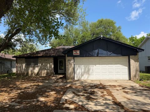 Photo of 2905 Arkansas Avenue, Dickinson, TX 77539 (MLS # 52923562)