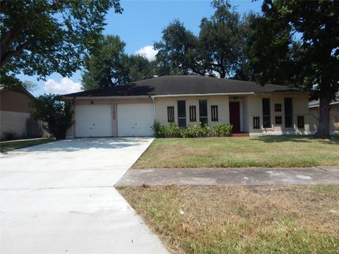 Photo of 11626 Sharpview Drive, Houston, TX 77072 (MLS # 89258113)