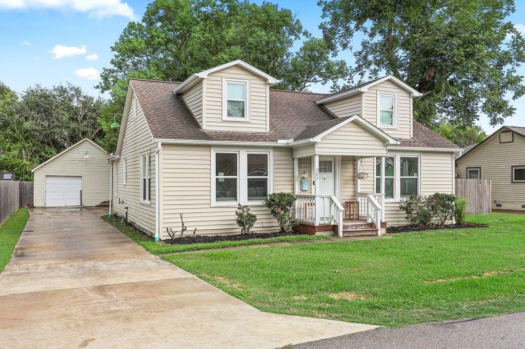 Photo of 507 S 2nd Street, La Porte, TX 77571 (MLS # 23351681)