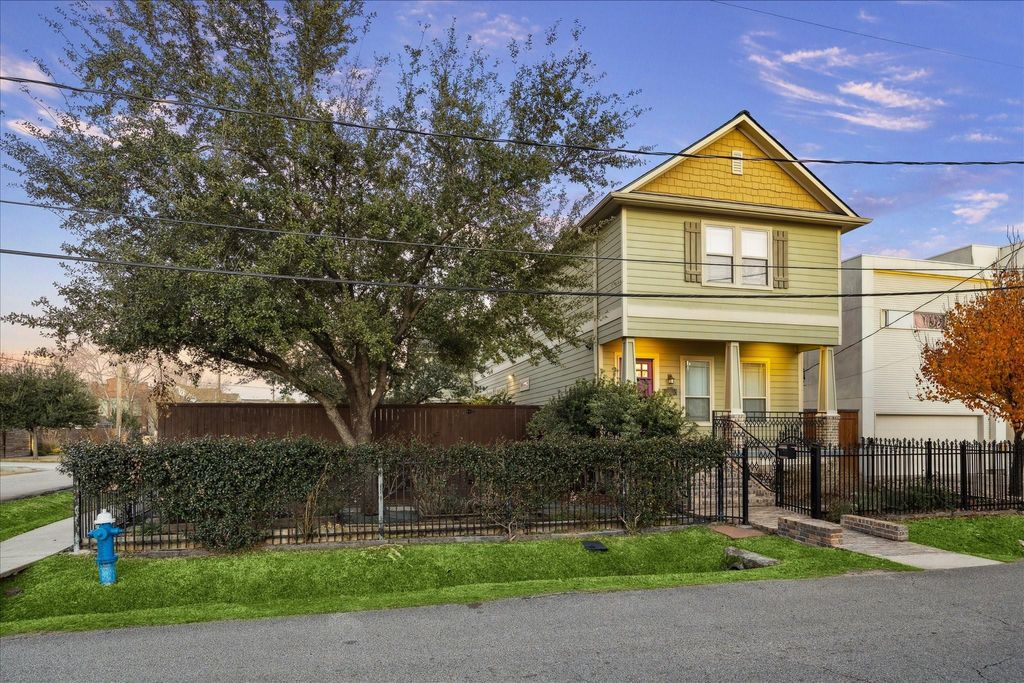 Photo of 840 Alexander Street, Houston, TX 77007 (MLS # 17268942)