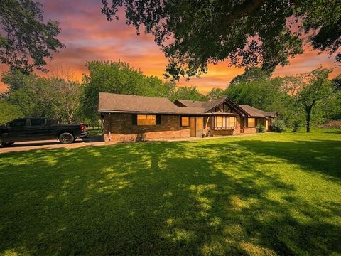 Photo of 155 County Road 133, Alvin, TX 77511 (MLS # 10975329)