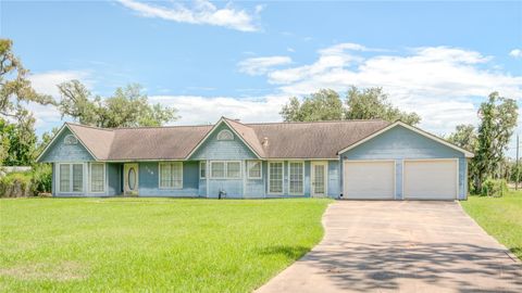 Photo of 108 Fawn Trail, Lake Jackson, TX 77566 (MLS # 89991579)