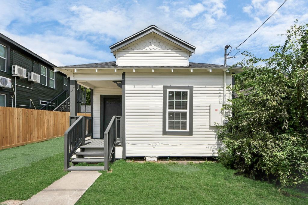 Photo of 7305 Sherman Street, Houston, TX 77011 (MLS # 80715275)