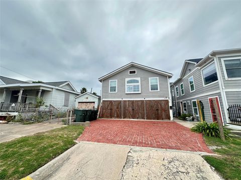 Photo of 1701 17th Street #D, Galveston, TX 77550 (MLS # 26418091)