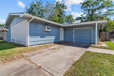 Photo of 113 Highland Drive, Hitchcock, TX 77563 (MLS # 64198628) Photo of 113 Highland Drive, Hitchcock, TX 77563 (MLS # 64198628)