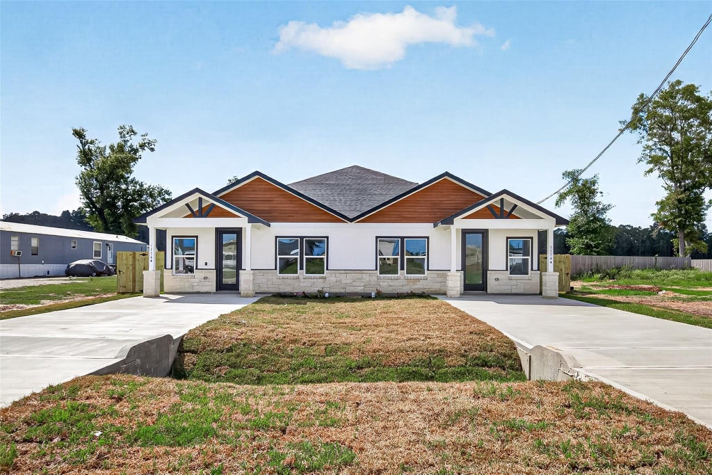 Photo of 1234 Peter Pine St A/B, Huffman, TX 77336 (MLS # 94139382)
