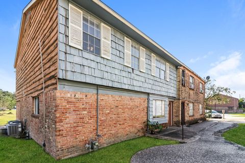 Photo of 3115 Falk Court #3115, La Porte, TX 77571 (MLS # 69027695) Photo of 3115 Falk Court #3115, La Porte, TX 77571 (MLS # 69027695)