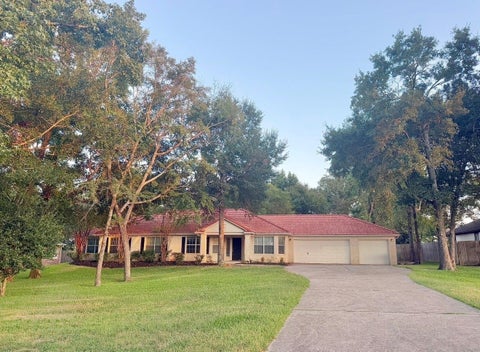 Homes For Sale - 18917 Harbor Side Boulevard<br/> Montgomery, TX 77356