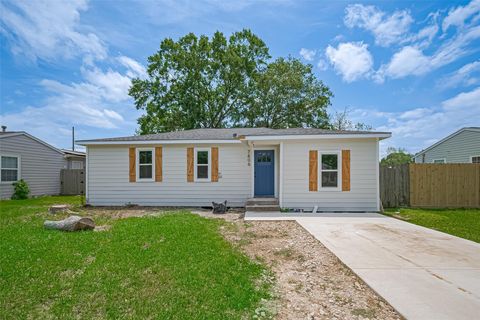Photo of 7406 Valeda Drive, Deer Park, TX 77536 (MLS # 62612584) Photo of 7406 Valeda Drive, Deer Park, TX 77536 (MLS # 62612584)